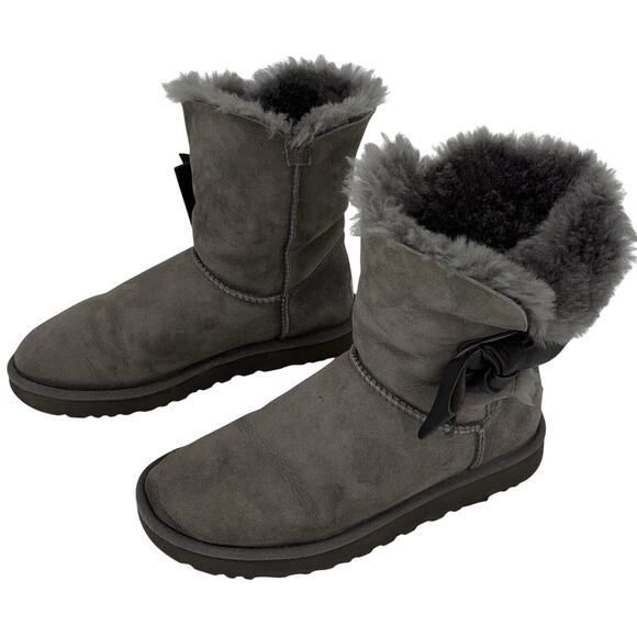 UGG Women’s Daelynn Boots Size 8 Charcoal Gray Classic Short Sheepskin Lined Bow - Picture 1 of 11